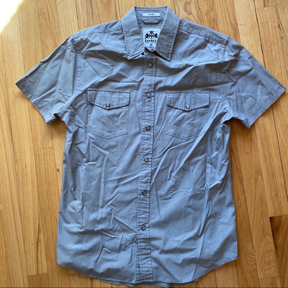Men’s Express Short Sleeved Button-down